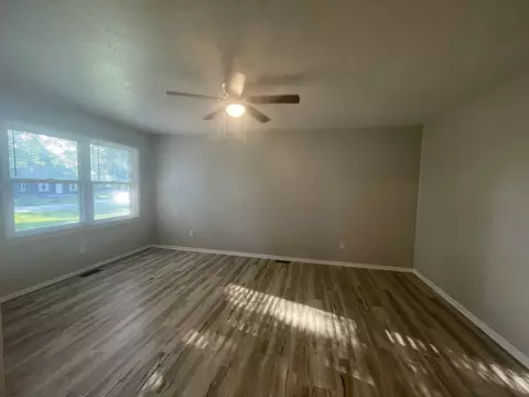 Living - 522 N 3rd Ave, Chenoa, IL 61726 photo 1 of 3