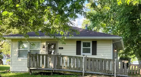 522 N 3rd Ave, Chenoa, IL 61726