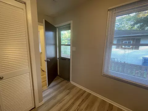 Entry Way - 522 N 3rd Ave, Chenoa, IL 61726 photo 2 of 3