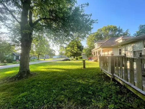 Exterior - 522 N 3rd Ave, Chenoa, IL 61726 photo 7 of 22