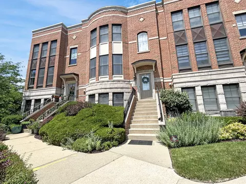 15 Busse Hwy, Park Ridge, IL 60068