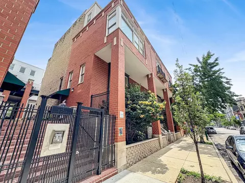 2843 N Lincoln Ave #208, Chicago, IL 60657