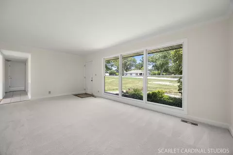 Living - 532 E Hawthorne Blvd, Wheaton, IL 60187 photo 4 of 4