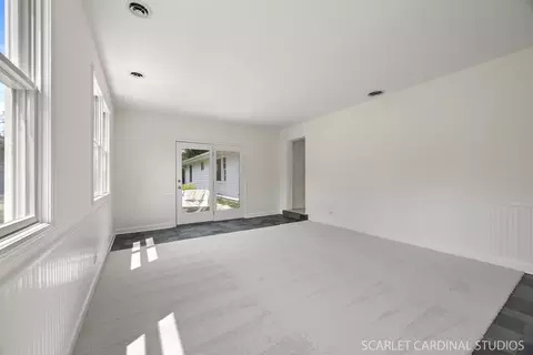 Living - 532 E Hawthorne Blvd, Wheaton, IL 60187 photo 2 of 4