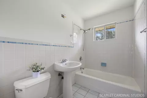 Bath - 532 E Hawthorne Blvd, Wheaton, IL 60187 photo 1 of 1