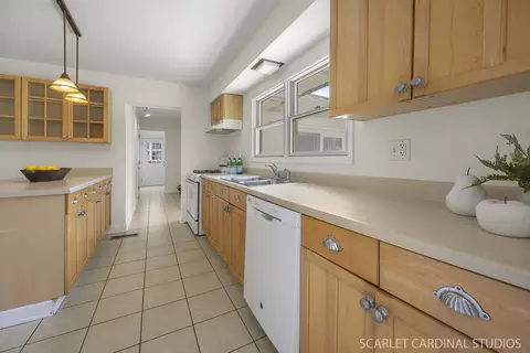 Kitchen - 532 E Hawthorne Blvd, Wheaton, IL 60187 photo 1 of 3