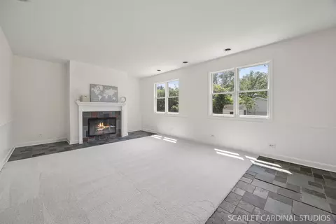 Living - 532 E Hawthorne Blvd, Wheaton, IL 60187 photo 1 of 4