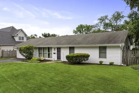 Exterior - 532 E Hawthorne Blvd, Wheaton, IL 60187 photo 1 of 3