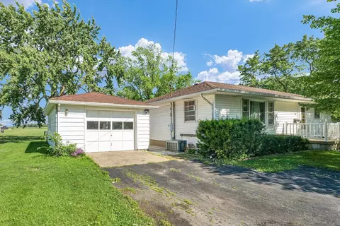 104 S Pine St, Buckley, IL 60918
