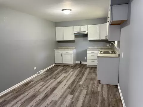 Kitchen - 2352 W 157th Pl, Markham, IL 60426 photo 2 of 3