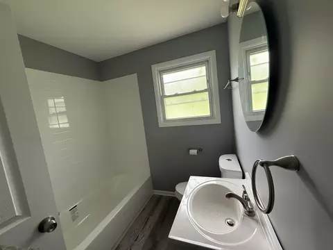 Bath - 2352 W 157th Pl, Markham, IL 60426 photo 3 of 4