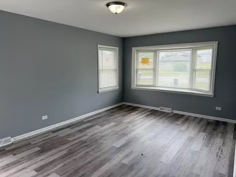 Living - 2352 W 157th Pl, Markham, IL 60426 photo 2 of 3