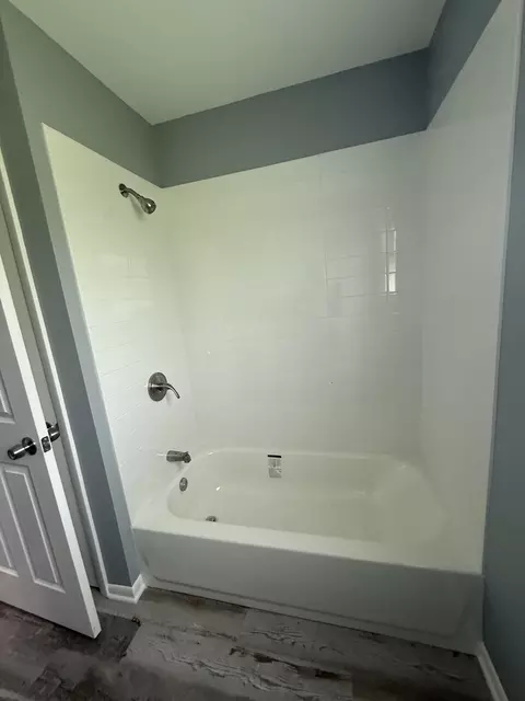 Bath - 2352 W 157th Pl, Markham, IL 60426 photo 1 of 4