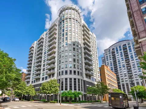 421 W Huron St #1005, Chicago, IL 60654