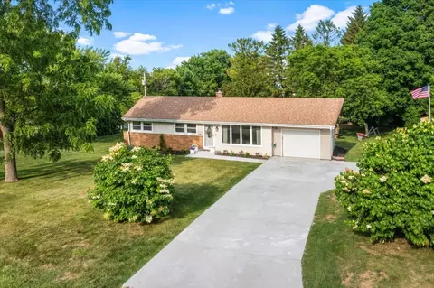 23463 N Meadow Ln, Barrington, IL 60010