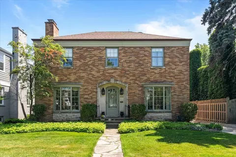 2025 Greenwood Ave, Wilmette, IL 60091