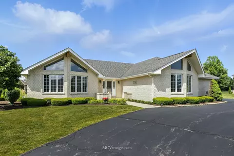 13341 Fox Hill Dr, Lemont, IL 60439