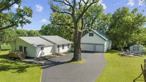 1071 E Honey Creek Rd, Oregon, IL 61061