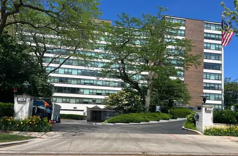1616 Sheridan Rd #1G, Wilmette, IL 60091