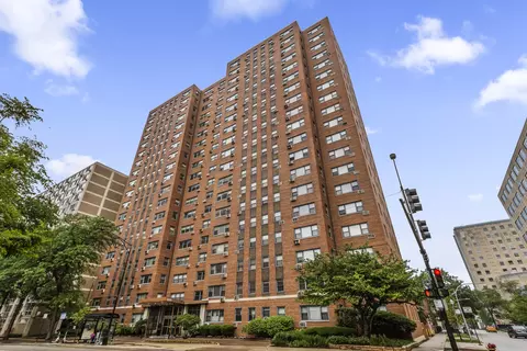 2909 N Sheridan Rd #1601, Chicago, IL 60657