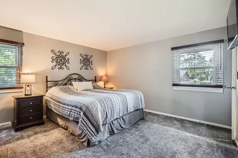Bedroom - 905 Harrison Ln, Hoffman Estates, IL 60192 photo 1 of 7