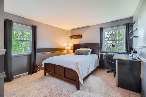 Bedroom - 905 Harrison Ln, Hoffman Estates, IL 60192 photo 4 of 7