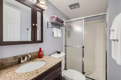 Bath - 905 Harrison Ln, Hoffman Estates, IL 60192 photo 4 of 4