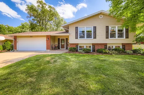 905 Harrison Ln, Hoffman Estates, IL 60192