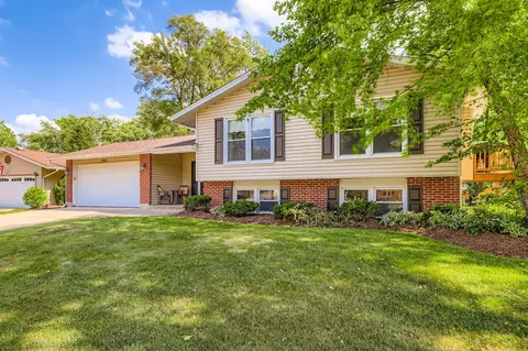 Exterior - 905 Harrison Ln, Hoffman Estates, IL 60192 photo 7 of 12