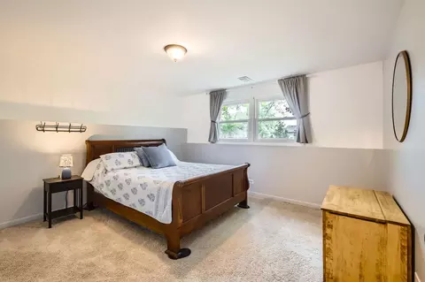 Bedroom - 905 Harrison Ln, Hoffman Estates, IL 60192 photo 6 of 7