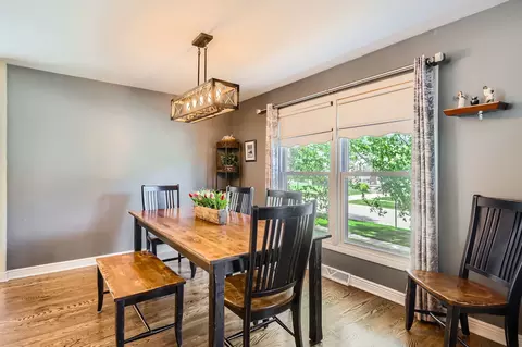 Dining - 905 Harrison Ln, Hoffman Estates, IL 60192 photo 1 of 3