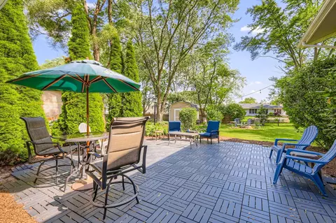 Exterior - 905 Harrison Ln, Hoffman Estates, IL 60192 photo 3 of 12