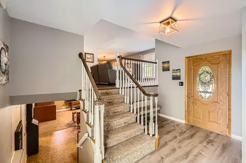 Entry Way - 905 Harrison Ln, Hoffman Estates, IL 60192 photo 1 of 3