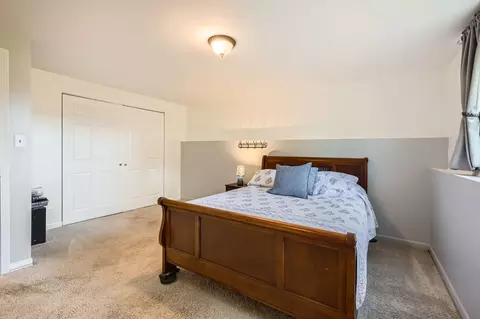 Bedroom - 905 Harrison Ln, Hoffman Estates, IL 60192 photo 7 of 7