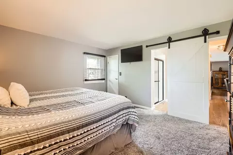Bedroom - 905 Harrison Ln, Hoffman Estates, IL 60192 photo 3 of 7