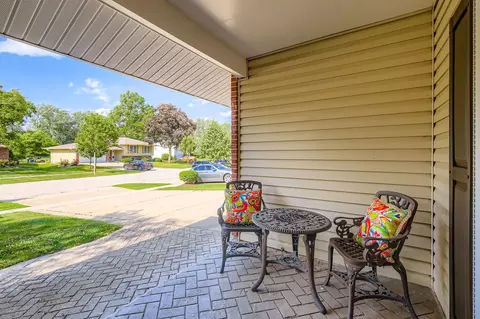 Exterior - 905 Harrison Ln, Hoffman Estates, IL 60192 photo 10 of 12