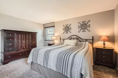 Bedroom - 905 Harrison Ln, Hoffman Estates, IL 60192 photo 2 of 7