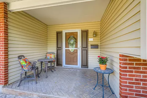 Exterior - 905 Harrison Ln, Hoffman Estates, IL 60192 photo 9 of 12