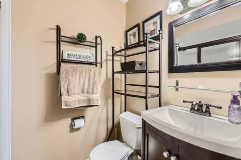 Bath - 905 Harrison Ln, Hoffman Estates, IL 60192 photo 1 of 4