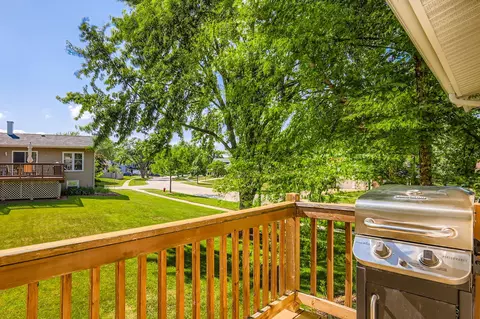 Exterior - 905 Harrison Ln, Hoffman Estates, IL 60192 photo 2 of 12
