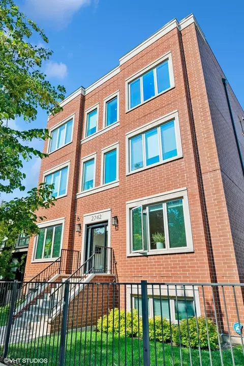 2742 N Hamlin Ave #3N, Chicago, IL 60647