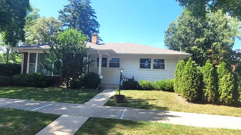801 N Pine Ave, Arlington Heights, IL 60004