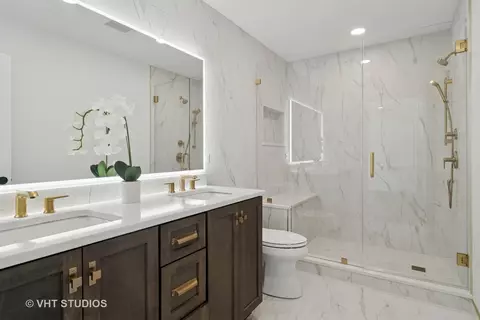 Bath - 4615 Gettysburg Dr, Rolling Meadows, IL 60008 photo 1 of 2