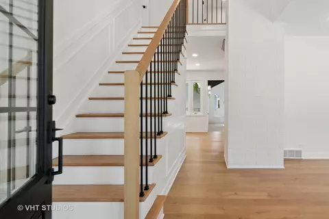 Entry Way - 4615 Gettysburg Dr, Rolling Meadows, IL 60008 photo 1 of 4