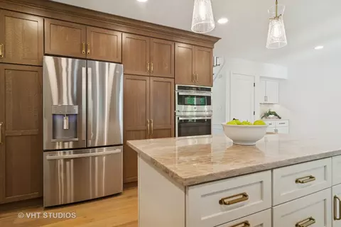 Kitchen - 4615 Gettysburg Dr, Rolling Meadows, IL 60008 photo 5 of 6