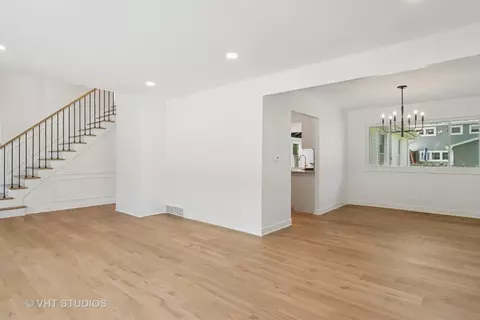 Living - 4615 Gettysburg Dr, Rolling Meadows, IL 60008 photo 2 of 4