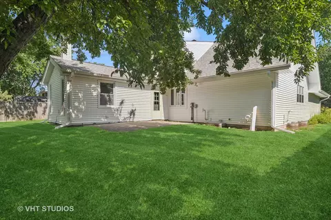 Exterior - 4615 Gettysburg Dr, Rolling Meadows, IL 60008 photo 4 of 6
