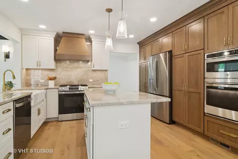 Kitchen - 4615 Gettysburg Dr, Rolling Meadows, IL 60008 photo 3 of 6