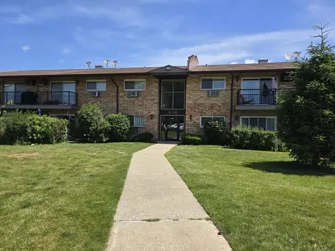 836 E Old Willow Rd #109, Prospect Heights, IL 60070