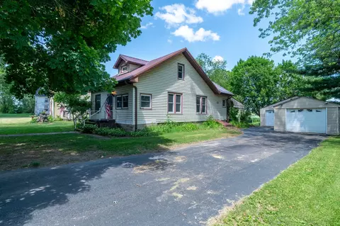 407 Garfield, Leaf River, IL 61047
